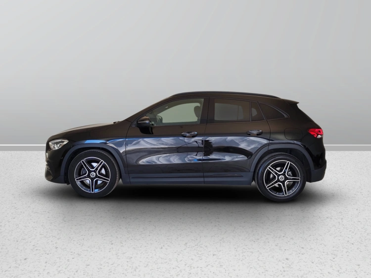 3 - Mercedes-Benz GLA 200 d Premium auto