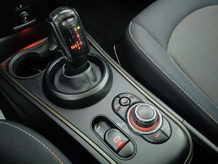 17 - MINI Countryman Mini Countryman 1.5 Cooper Essential auto