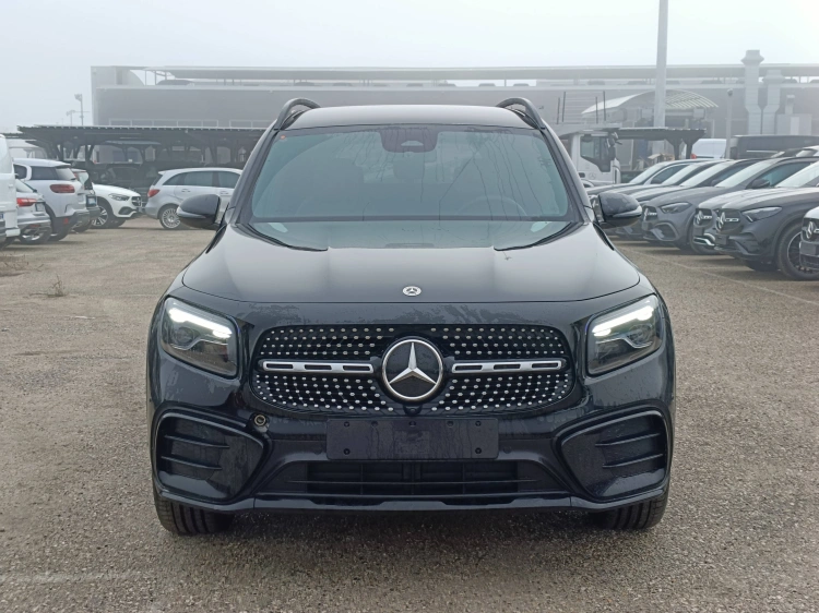 2 - Mercedes-Benz GLB 200 d Automatic