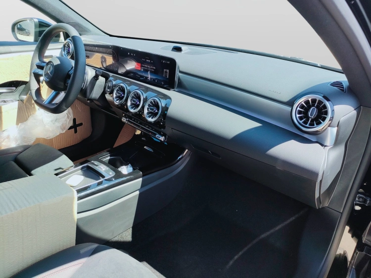 11 - Mercedes-Benz Classe A 180 d Automatic