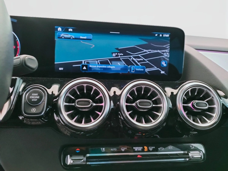 12 - Mercedes-Benz GLA 180 d Progressive Advanced Plus auto