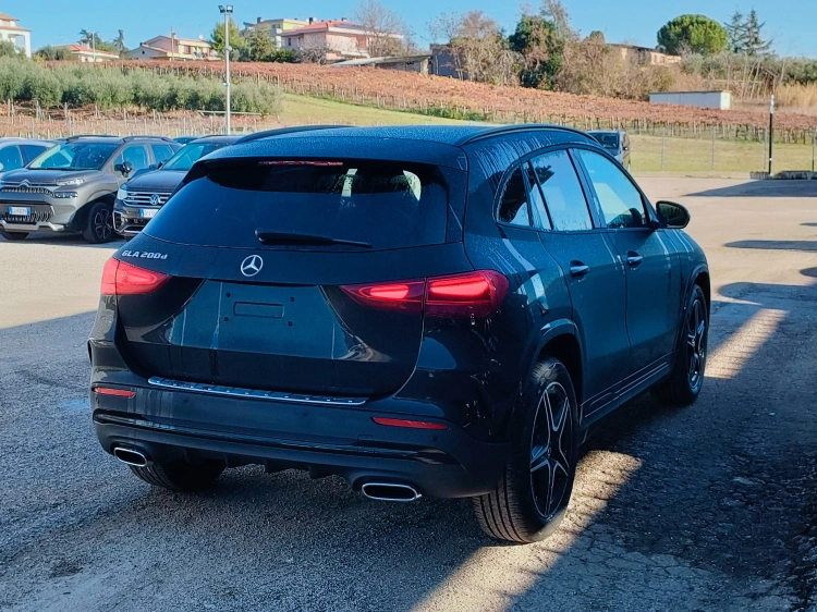 6 - Mercedes-Benz GLA 200 d automatic