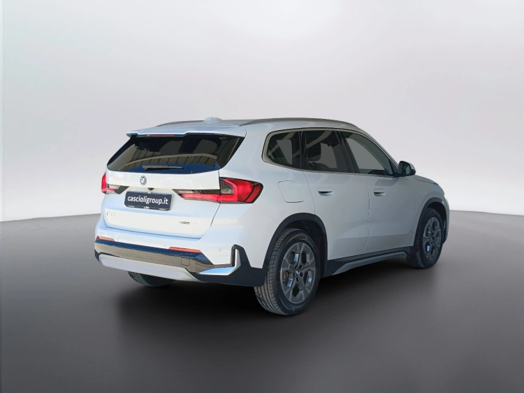 4 - BMW iX1 iX1 edrive 20 X-Line