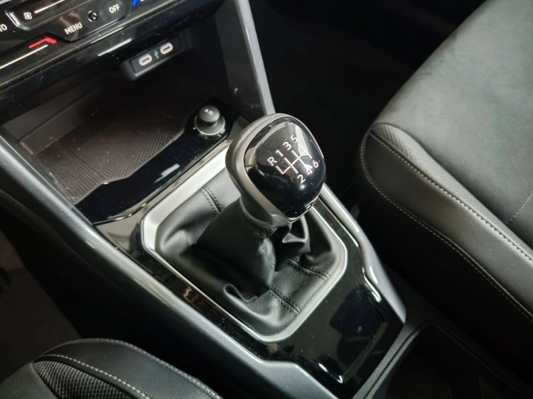 17 - Volkswagen T T-Roc 2.0 tdi Style 115cv