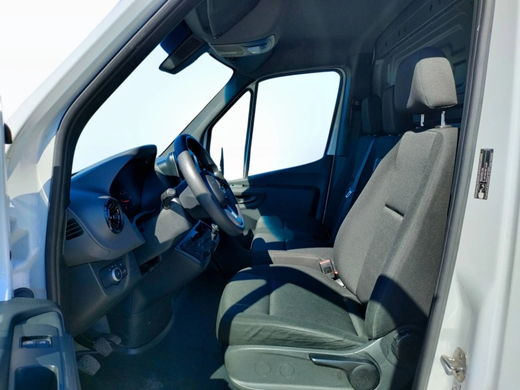 8 - Mercedes Vans Sprinter 215 2.0 cdi F 32/30 fwd H1