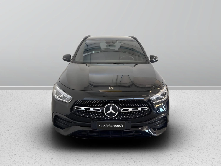 3 - Mercedes-Benz GLA 200 d Premium auto