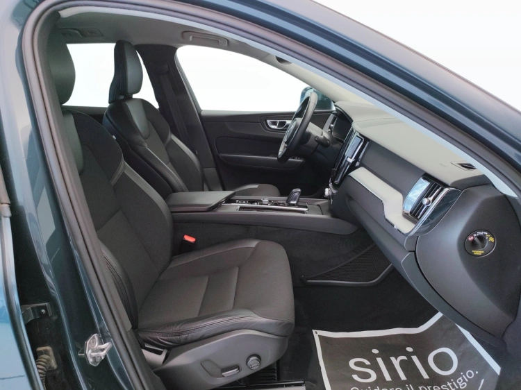 9 - Volvo XC60 XC60 2.0 b4 Momentum Pro awd auto