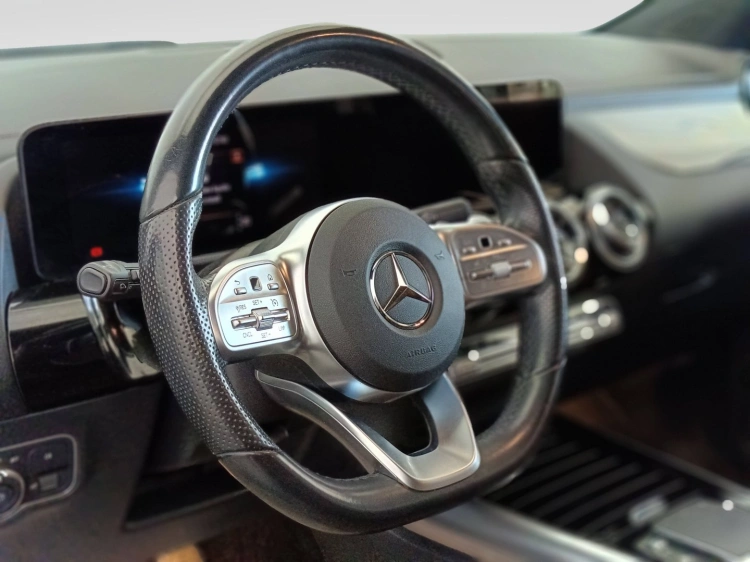 17 - Mercedes-Benz GLA 200 d Premium auto