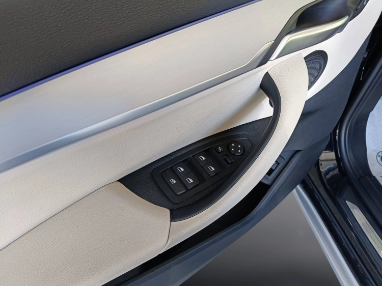 19 - BMW X1 X1 sdrive18d xLine Plus auto