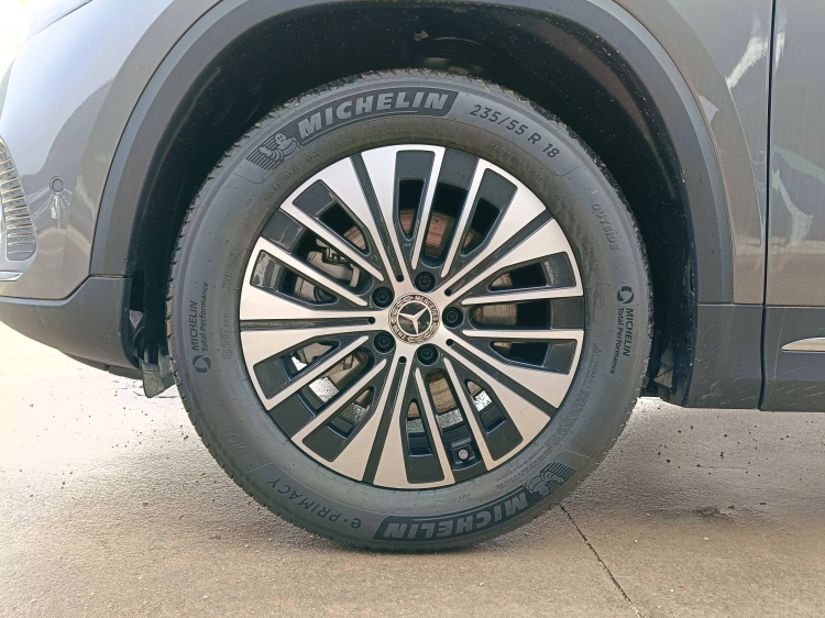 12 - Mercedes-Benz EQA 300 4MATIC