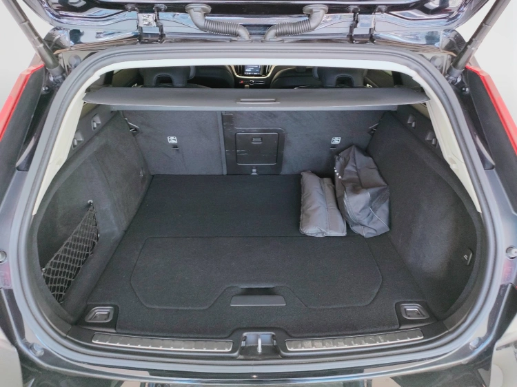 9 - Volvo V60 V60 2.0 b4 Plus Dark auto