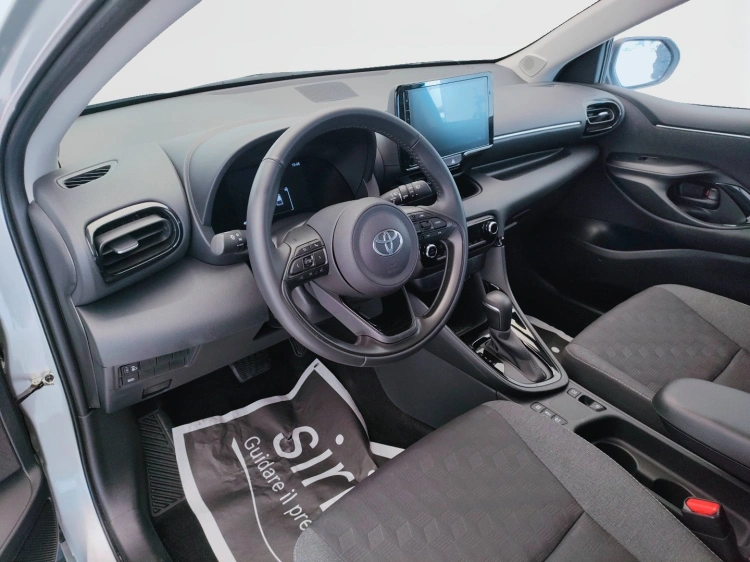 14 - Toyota Yaris Yaris 1.5h Trend