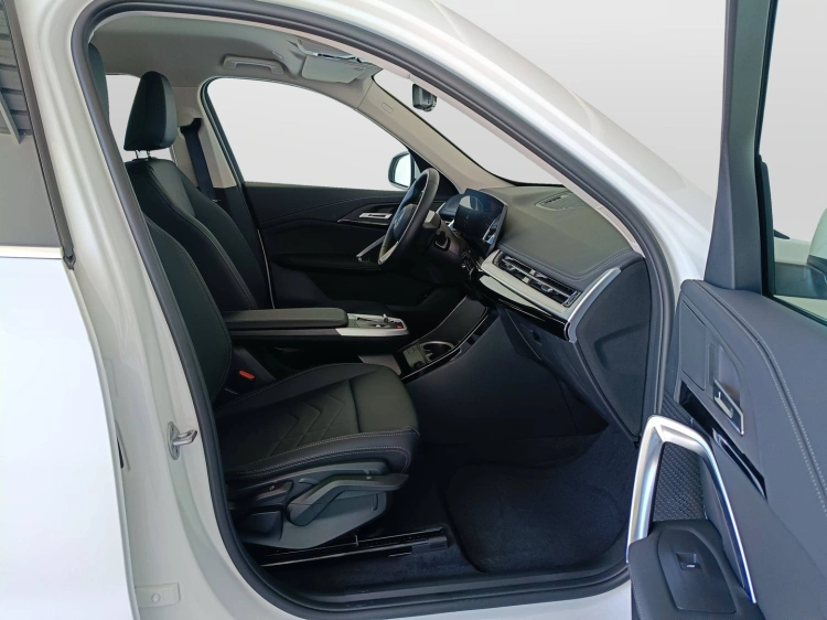 11 - BMW iX1 iX1 edrive 20 X-Line