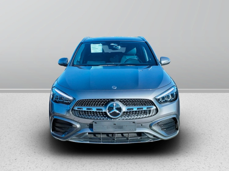 2 - Mercedes-Benz GLA 180  d Automatic