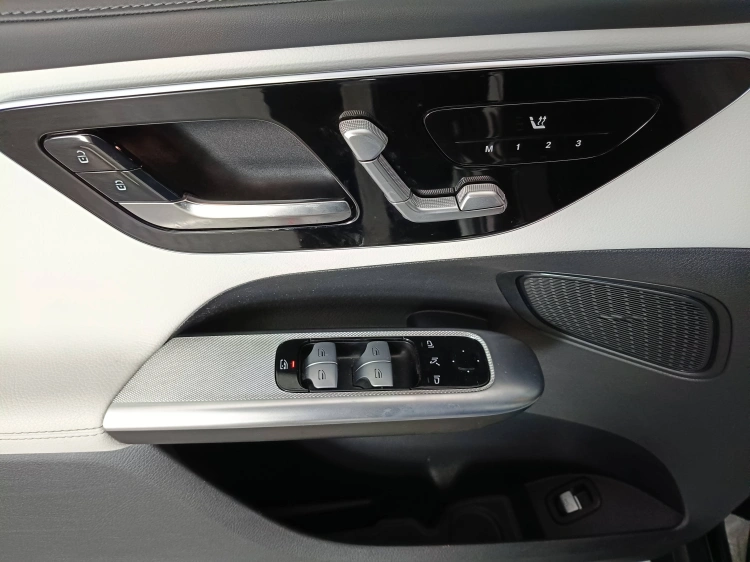 17 - Mercedes-Benz GLC 300 de phev AMG Line Premium 4matic auto