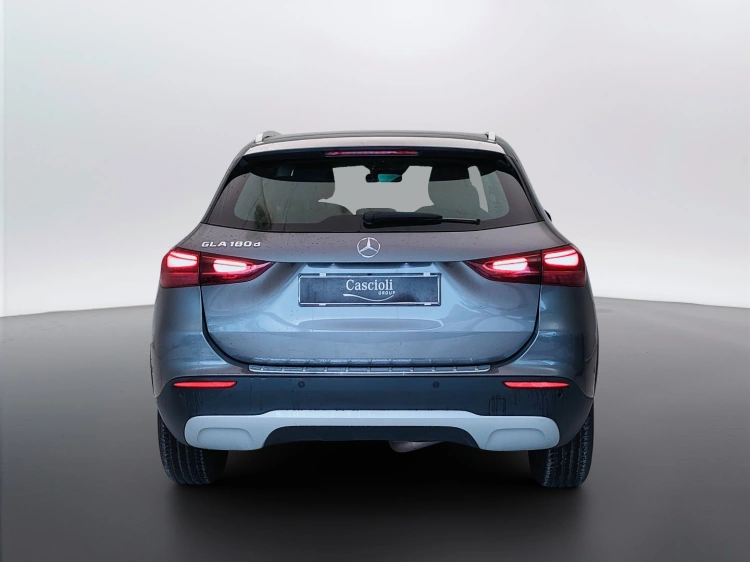 6 - Mercedes-Benz GLA 180 d Advanced auto