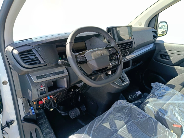 8 - Toyota Professional Proace PROACE 2.0D L1 177A S CMF MY25