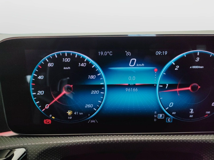 18 - Mercedes-Benz CLA Coupe 200 d Premium auto