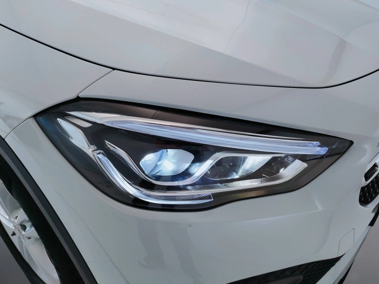 11 - Mercedes-Benz GLA 220 d Sport 4matic auto
