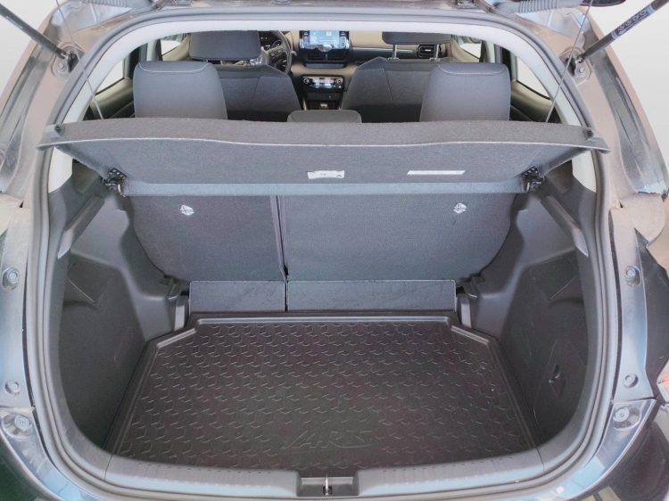 11 - Toyota Yaris Yaris 1.5h Trend