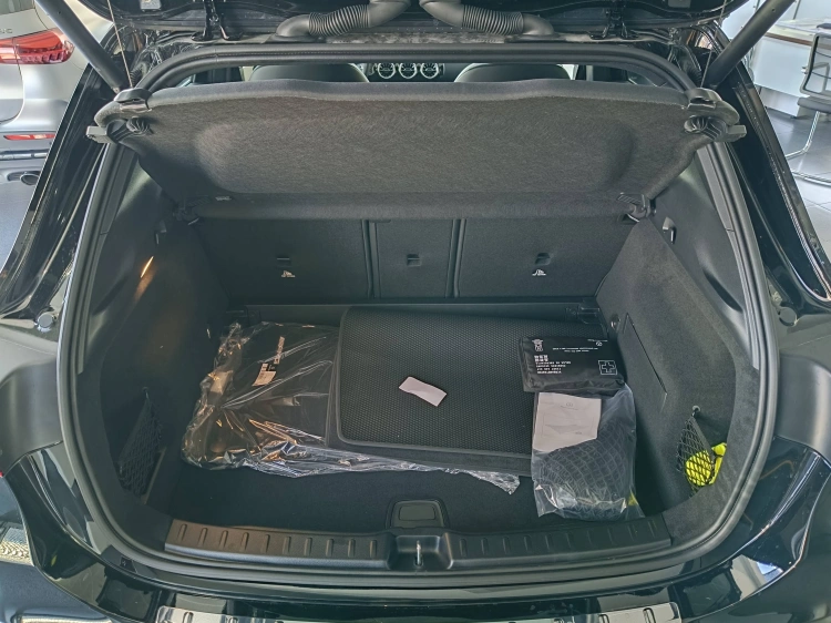 15 - Mercedes-Benz GLA 200 d Automatic 4MATIC