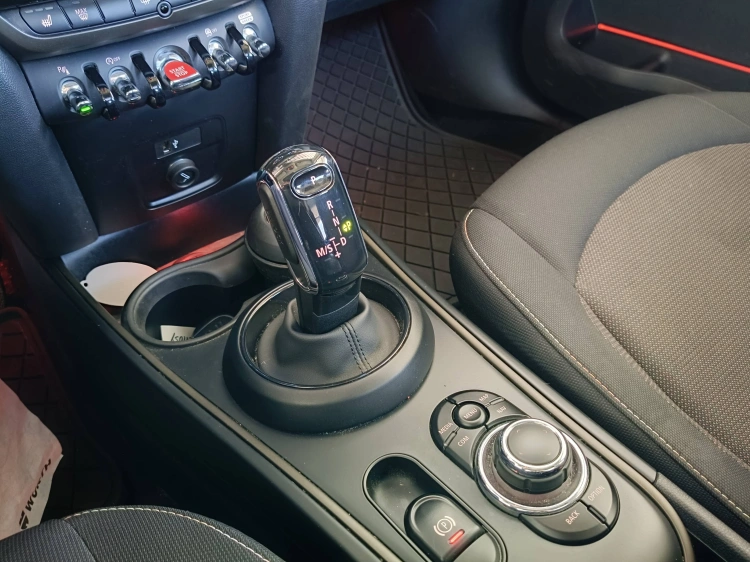 16 - MINI Countryman Mini Countryman 1.5 Cooper Essential auto