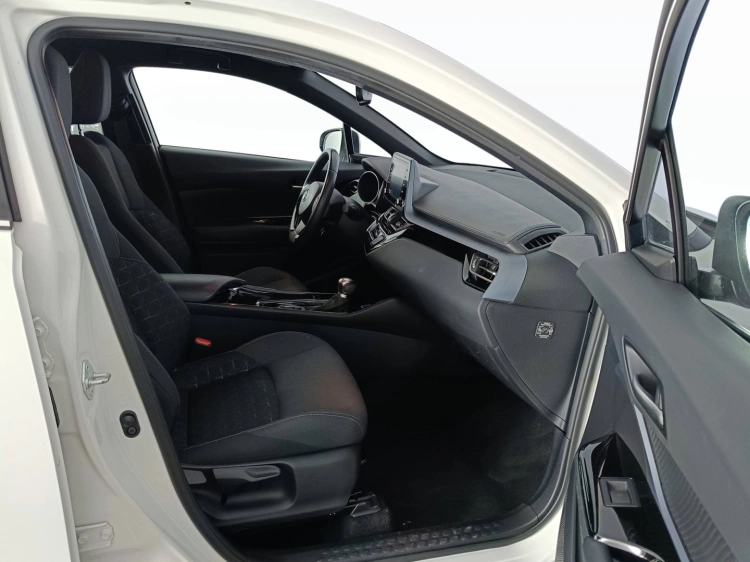 12 - Toyota C-HR C-HR 1.8h Trend e-cvt