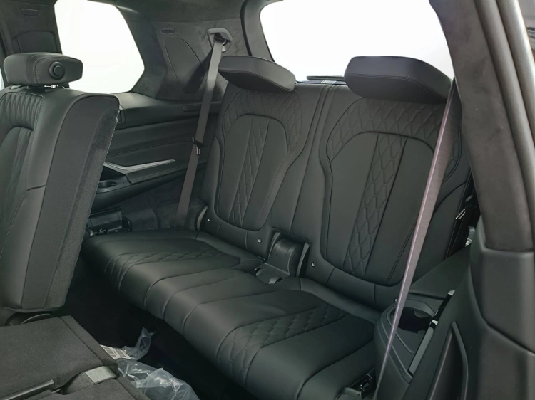 10 - BMW X7 BMW X7 xDrive40d