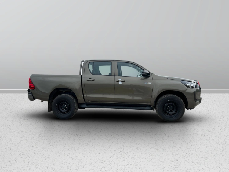 4 - Toyota Professional HI LUX 4X2 - 4X4 HILUX 2.4D A DC 4WD CMF MY24