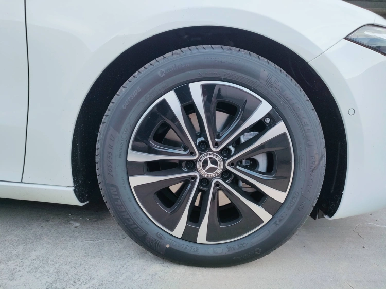 7 - Mercedes-Benz Classe A 180 d Automatic