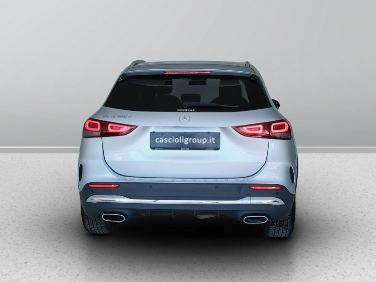 4 - Mercedes-Benz GLA 180 d Premium auto