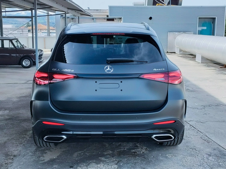 4 - Mercedes-Benz GLC 300 d 4MATIC