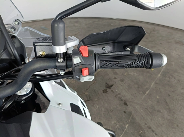 8 - Benelli Trk Trk 502 abs E5