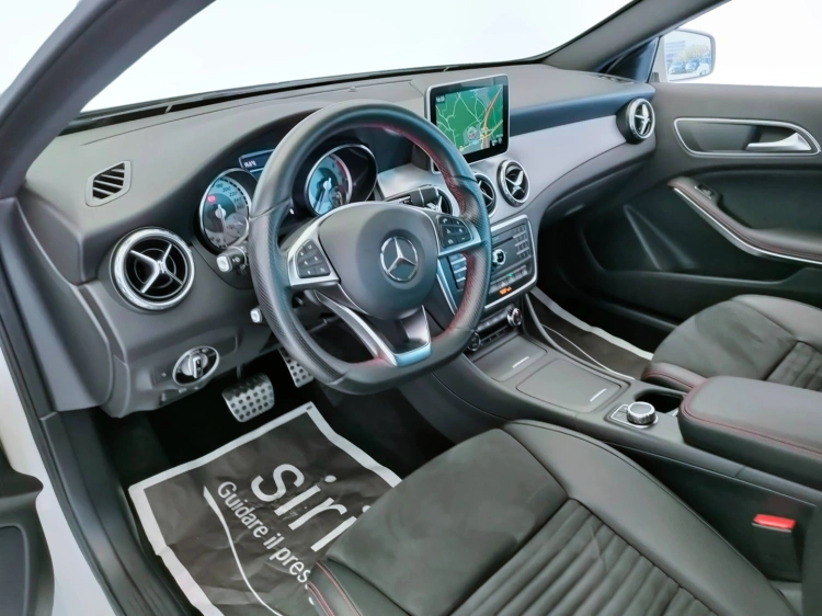 13 - Mercedes-Benz GLA 200 d (cdi) Premium 4matic auto