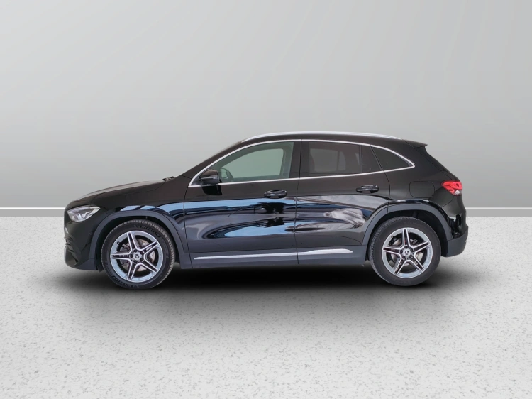 3 - Mercedes-Benz GLA 180 d Premium auto