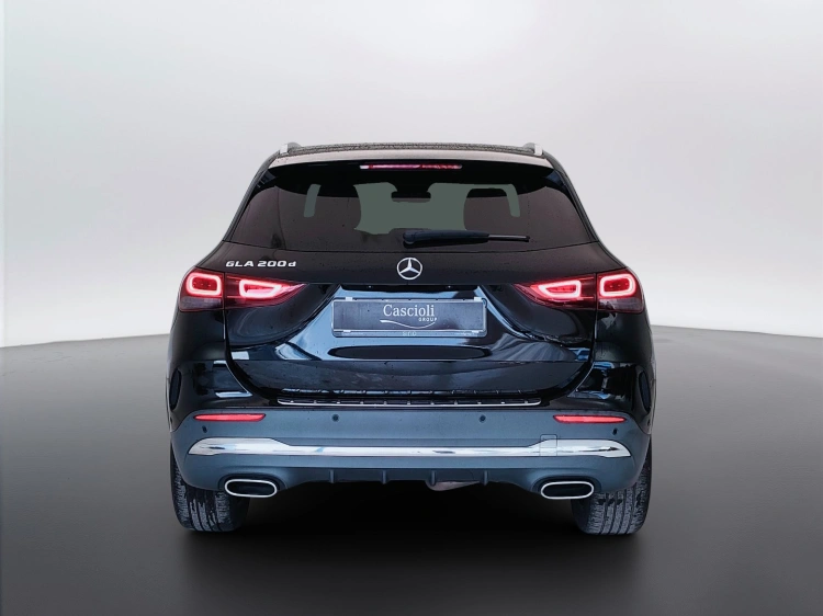 4 - Mercedes-Benz GLA 200 d Premium auto