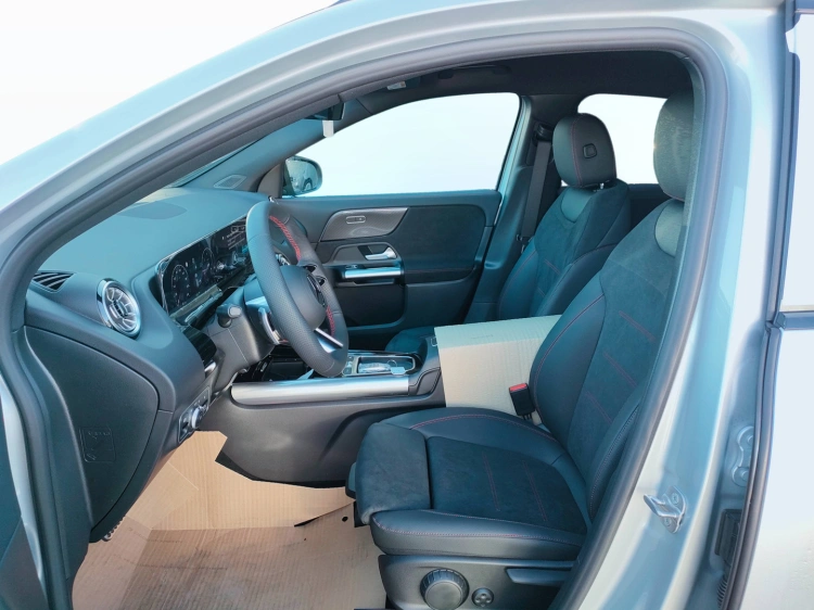 11 - Mercedes-Benz GLA 200 d automatic