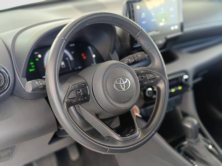 17 - Toyota Yaris Yaris 1.5h Trend