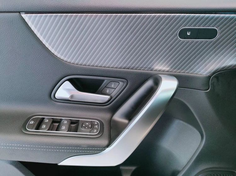 13 - Mercedes-Benz Classe A 180 d Progressive Advanced auto