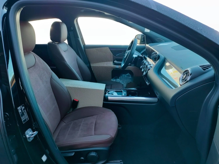 11 - Mercedes-Benz GLA 200 d automatic