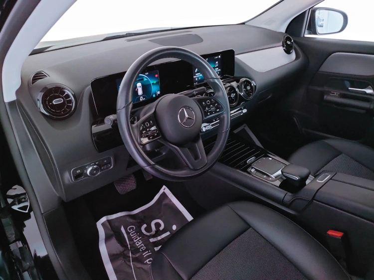 13 - Mercedes-Benz GLA 180 d Business auto