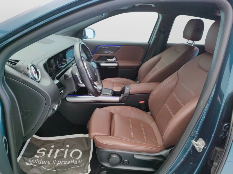 17 - Mercedes-Benz GLA 200 d Premium auto