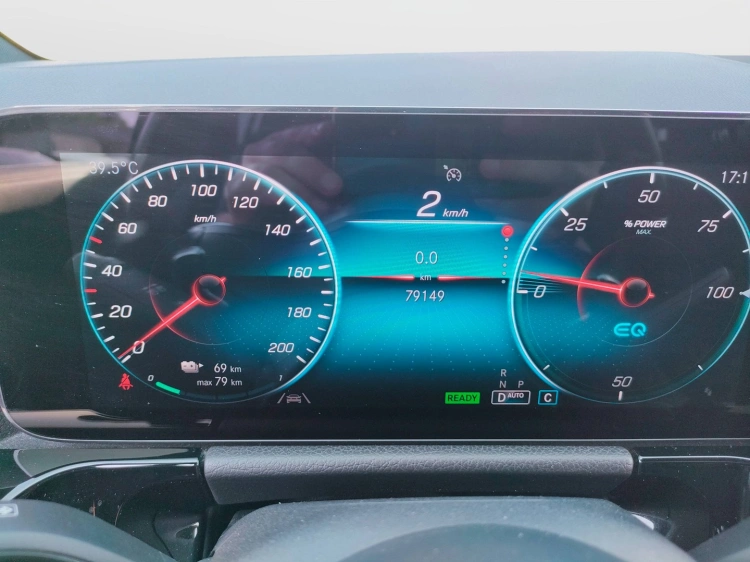 16 - Mercedes-Benz EQA 250 Premium