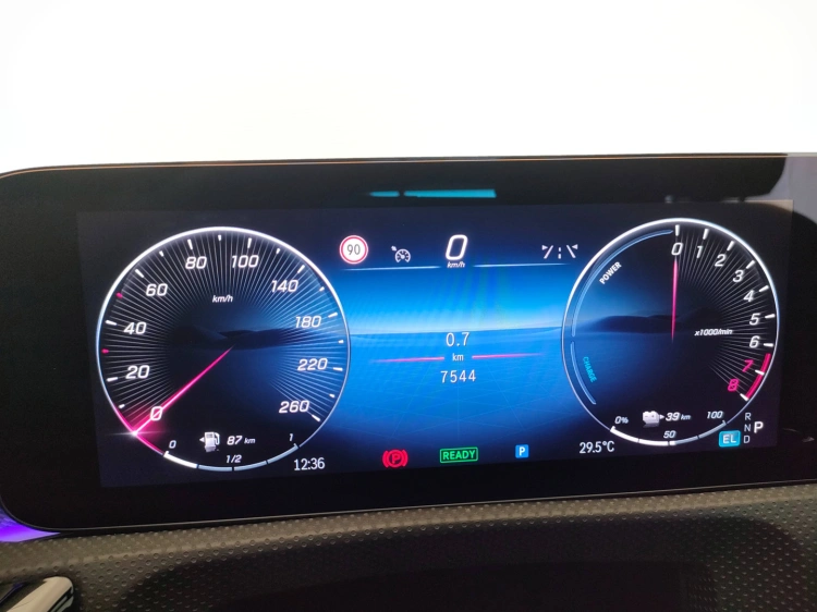 17 - Mercedes-Benz Classe A 250 e con tecnologia ibrida EQ
