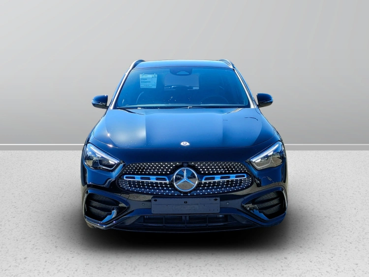 2 - Mercedes-Benz GLA 200 d automatic