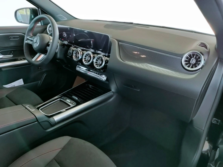 11 - Mercedes-Benz GLA 200 d automatic