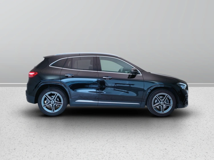 7 - Mercedes-Benz GLA 180  d Automatic