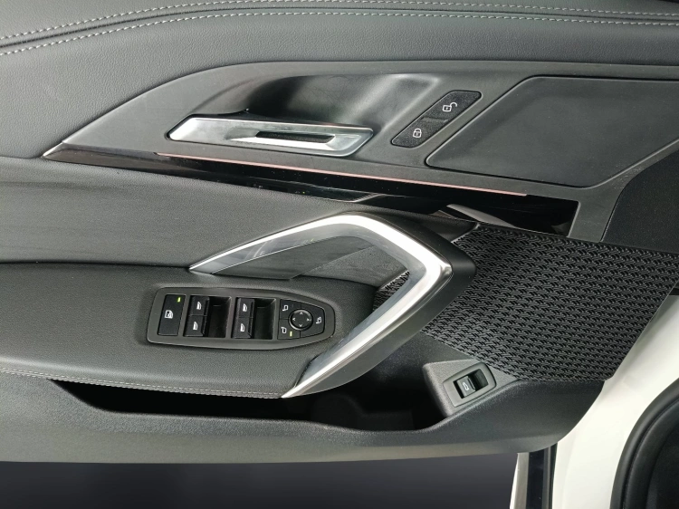 16 - BMW iX1 iX1 edrive 20 X-Line