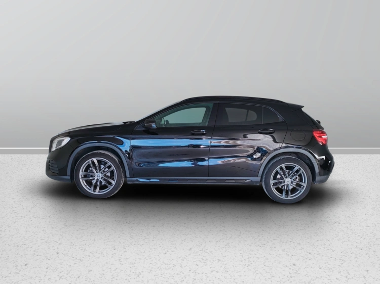 3 - Mercedes-Benz GLA 200 d Premium 4matic auto
