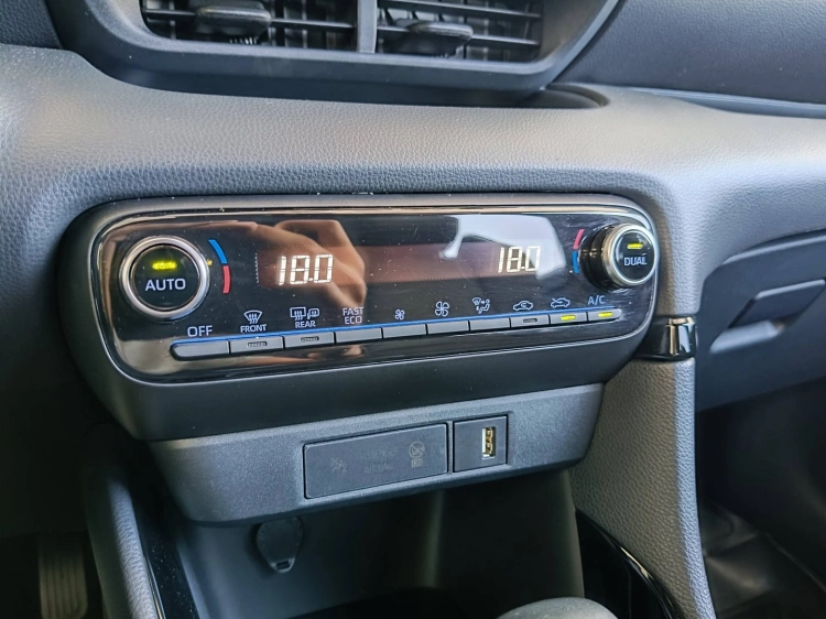 15 - Toyota Yaris Yaris 1.5h Style